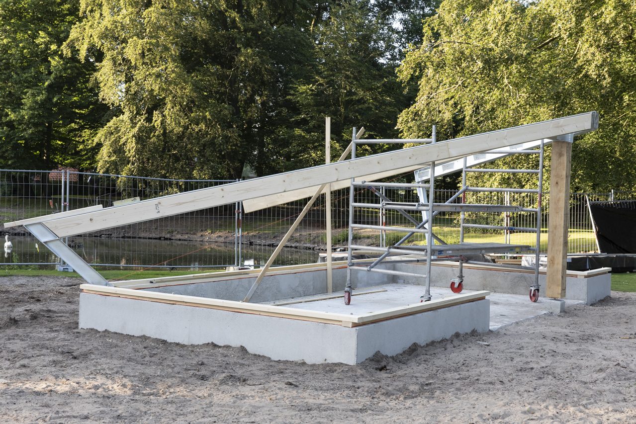 De fundering van de nieuwe hertenstal